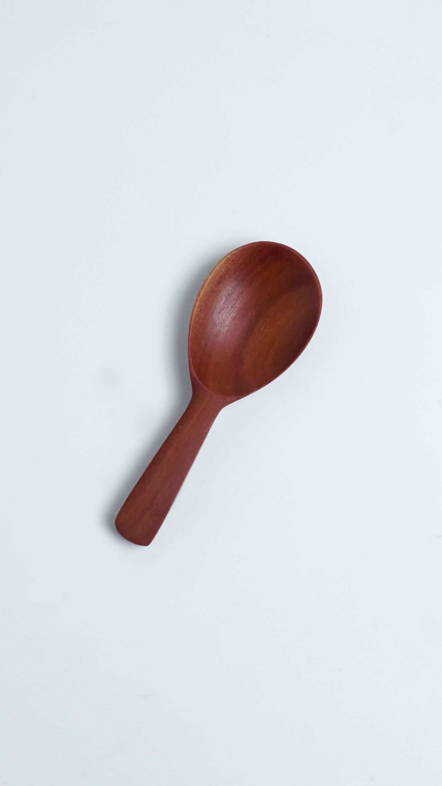 Bentuk yang imut dengan pegangan yang kokoh sehingga suasana makan ice cream menjadi lebih seru Sendok ini juga bisa digunakan untuk menakar garam dalam wadah kecil , biji bijian atau pun cairan kental karena ukuran nya yang mini dapat dimasukan ke dalam wadah sekaligus