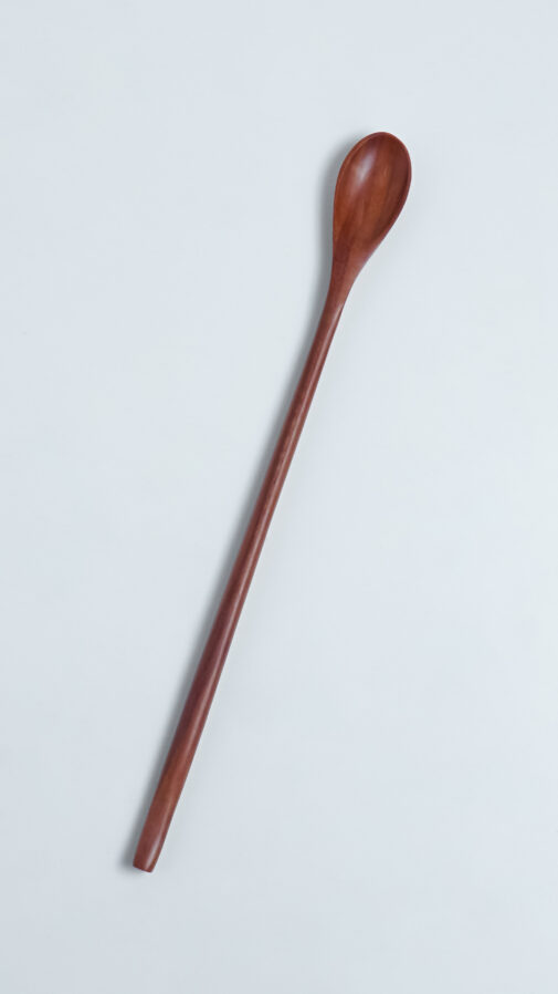 Bahan Kayu Padat terbuat dari Kayu Alami Sapodilla Wood tidak mudah patah meskipun sangat ramping , dengan finishing polish foodgrade, permukaan yang halus, tidak tajam, dan bebas serpihan, dapat digunakan berkali kali setelah dicuci serta ramah lingkungan