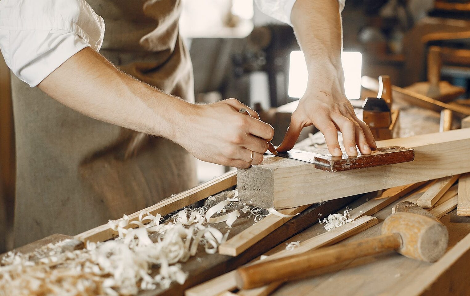 You are currently viewing How Wooden Cutlery is Made by Local Indonesian Craftsmen